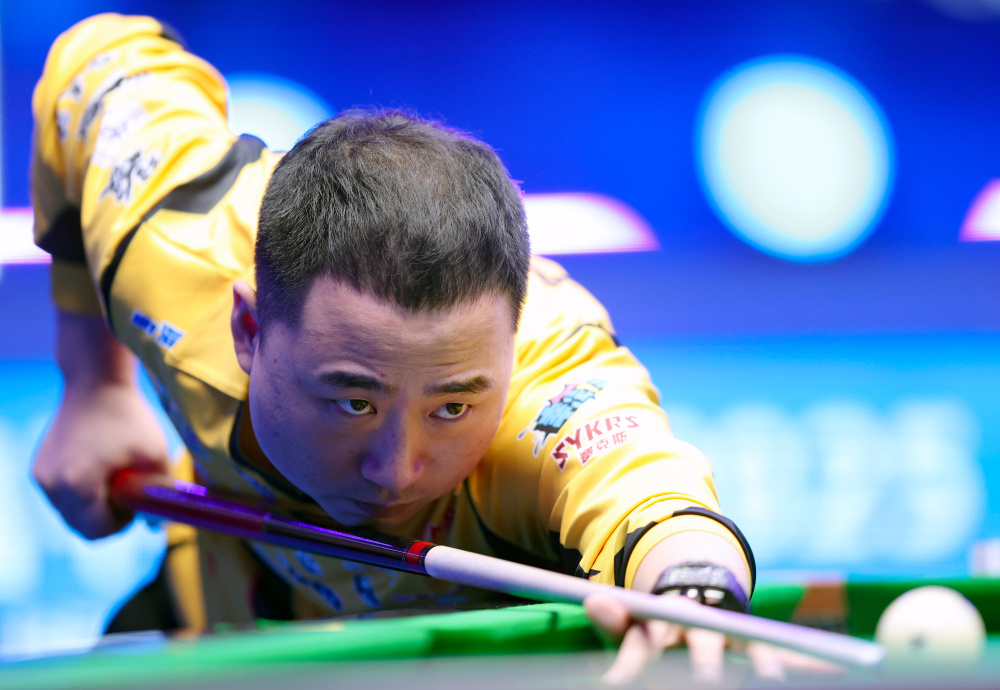 着年轻球员 着年轻球员